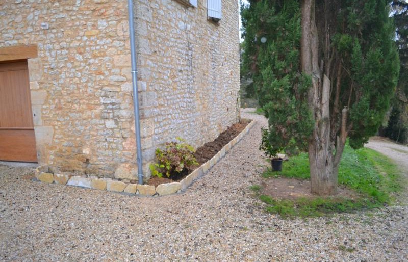 Parterre en pierres du Lot scellées à  Nabirat